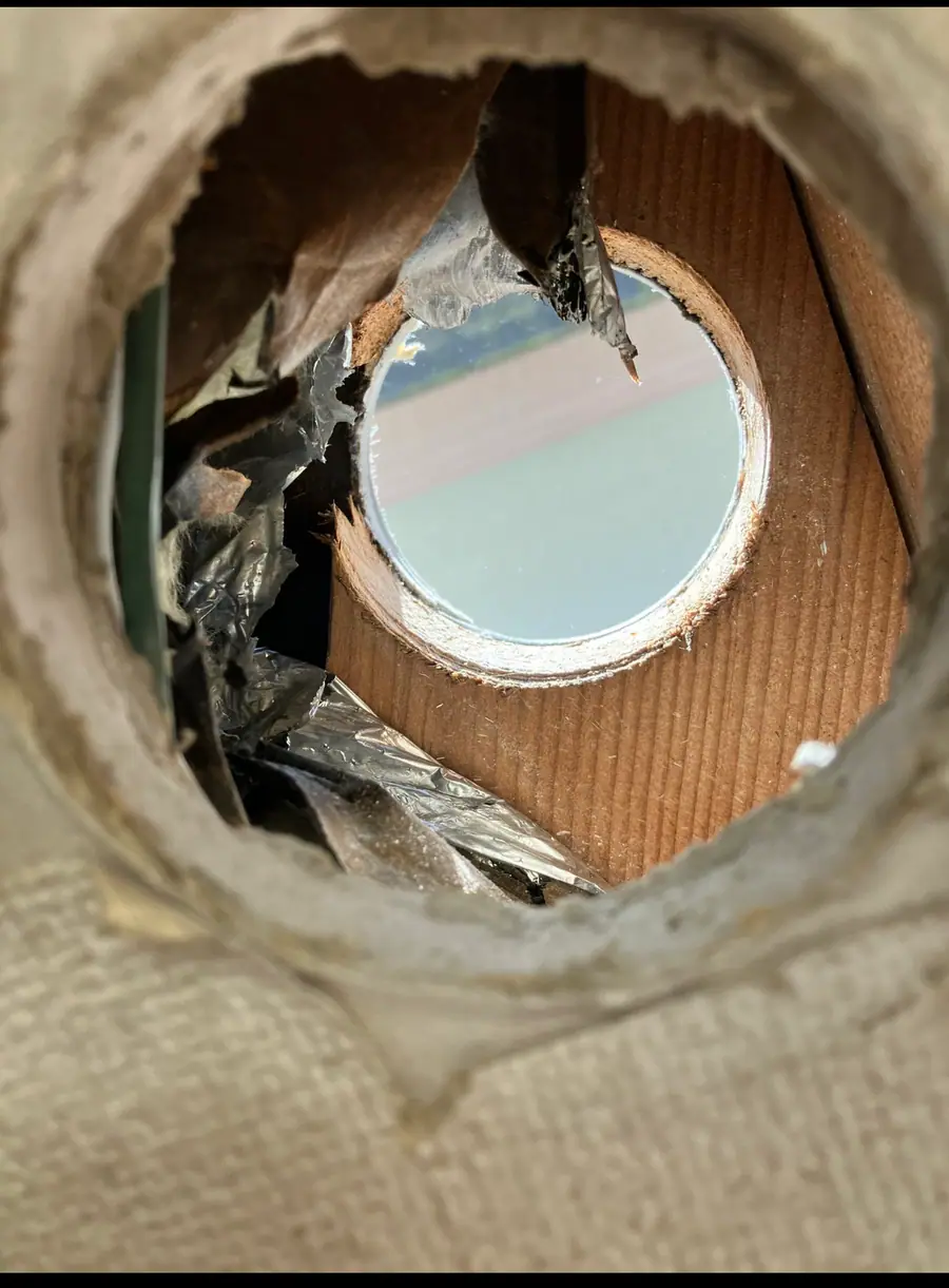 筋交いや柱に近い穴あけ確認例(建物構造を確認して慎重に判断)